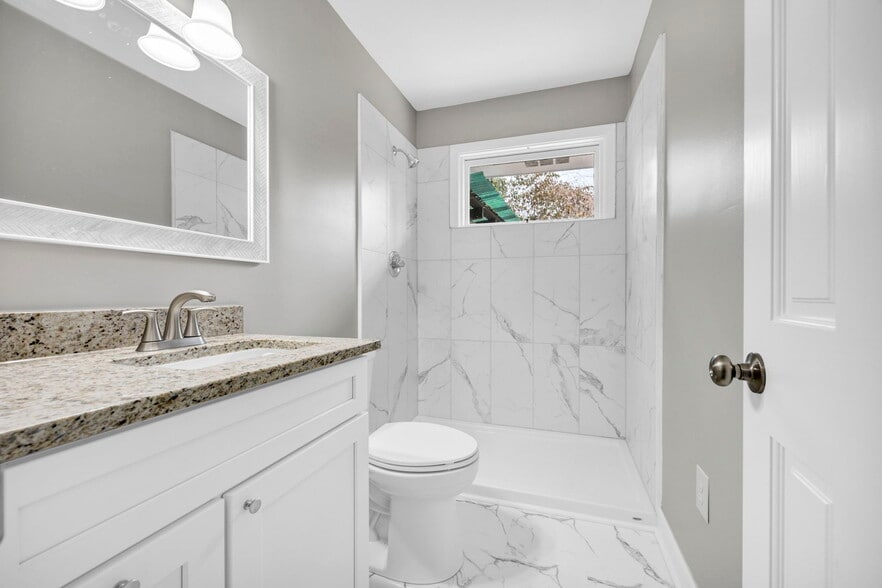 Building Photo - 842 Delverton Rd