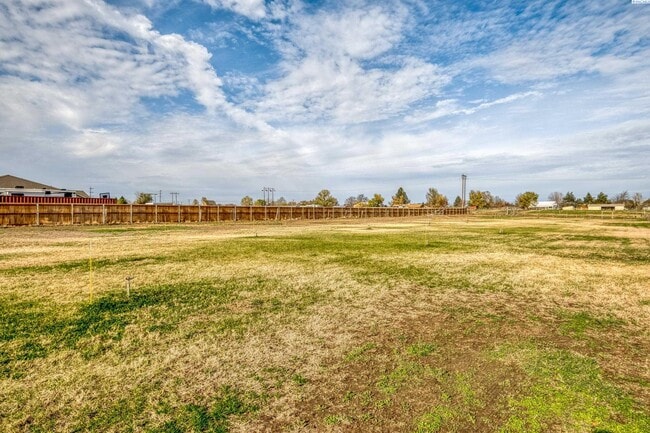 Building Photo - 2.24 Acres in Kennewick