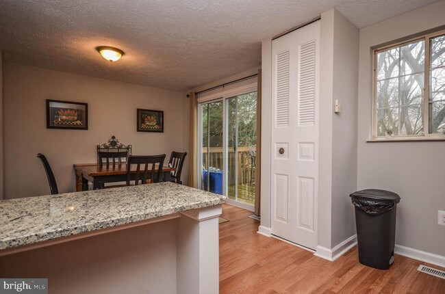 Building Photo - 27 Cross Country Ct