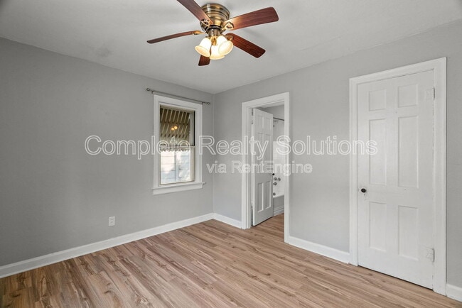 Building Photo - 7129 Greenhaven Dr
