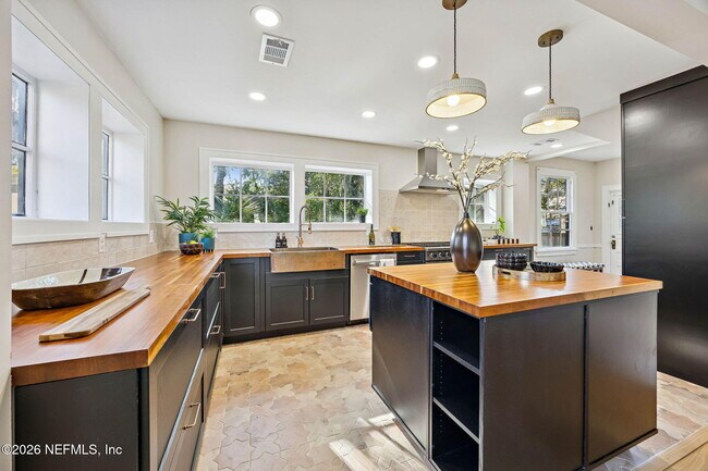 Building Photo - 1150 Willow Branch Ave