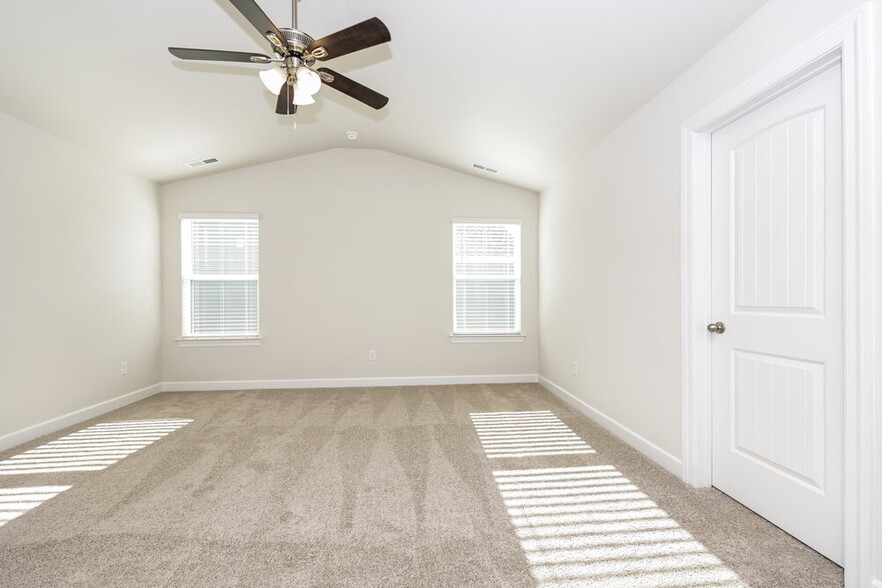 Building Photo - 3321 Quintana Dr