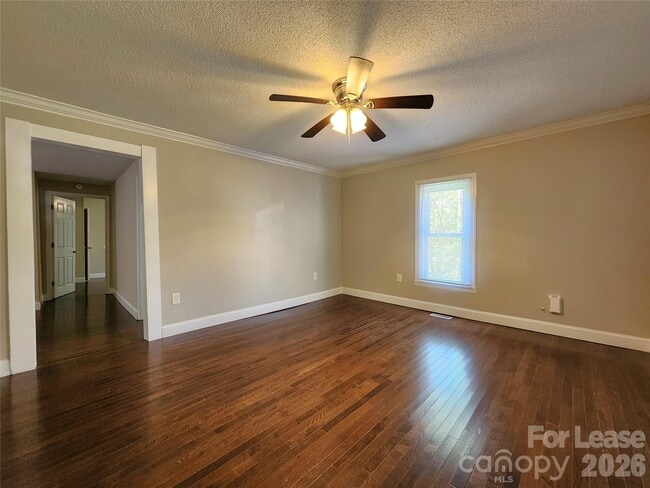 Building Photo - 121 Willow Ln NW