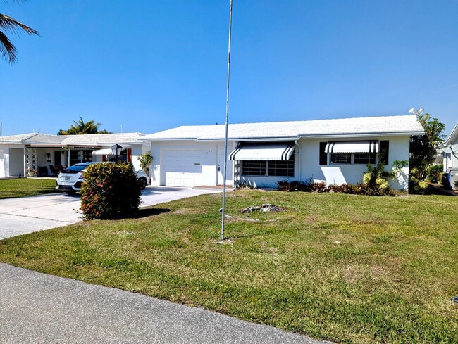 Building Photo - 111 NW 31st Ct