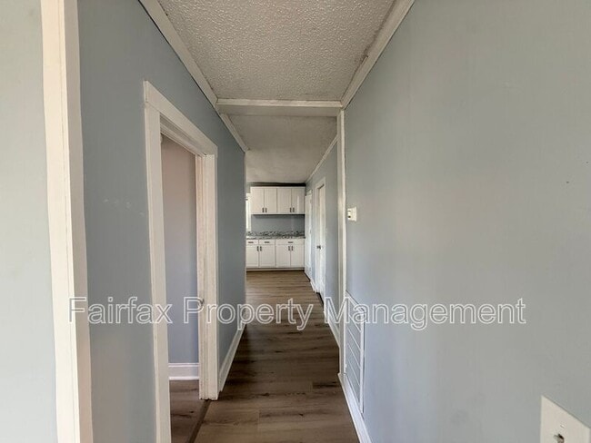 Building Photo - 307 Oneida St