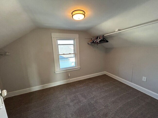 Building Photo - Stunning, Fully Updated 4 Bedroom, 2 Bath Home with Classic Charm!