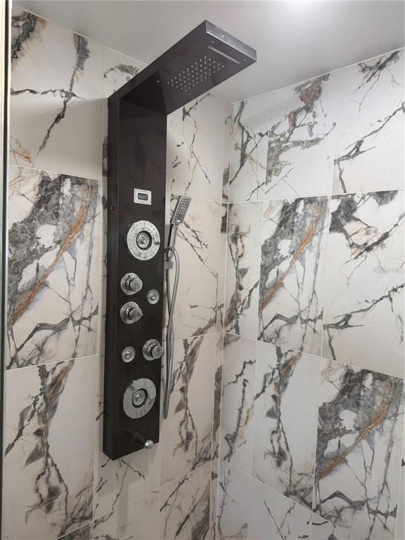 Building Photo - 5617 Gateway Dr