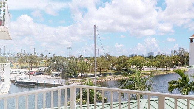 Building Photo - 2415 NW 16th St Rd