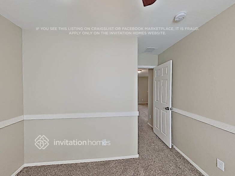 Building Photo - 1425 E Lakeview Dr