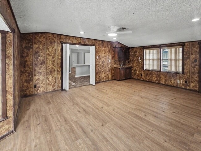 Building Photo - 1302 Westward Ave