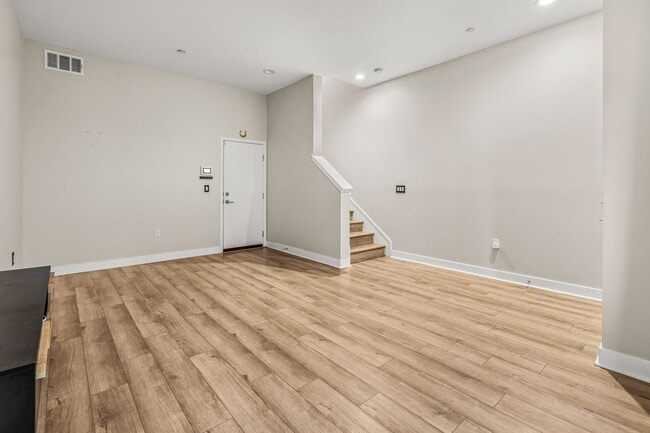 Building Photo - 7631 University Ave