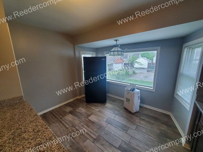 Building Photo - 2 bedroom house