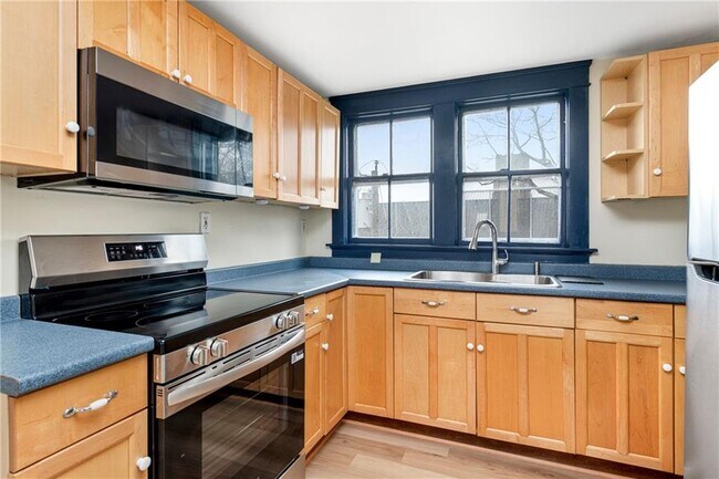 Building Photo - 427 Spring St