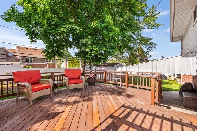 Building Photo - 11 Halcourt Dr