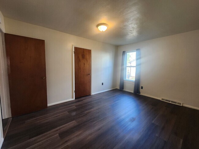 Building Photo - 1106 Rixon St