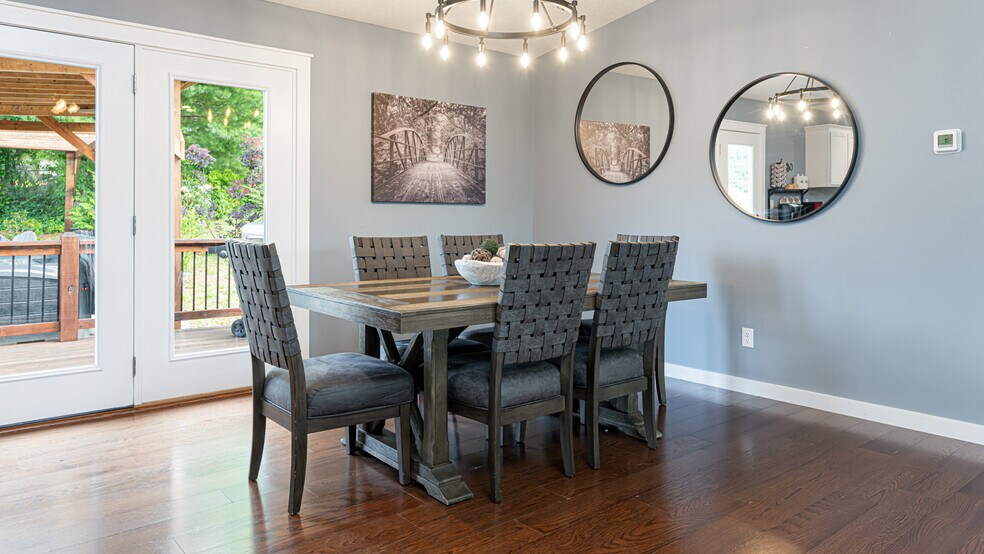 Dining Room For 6 - 664 Old Fort Rd