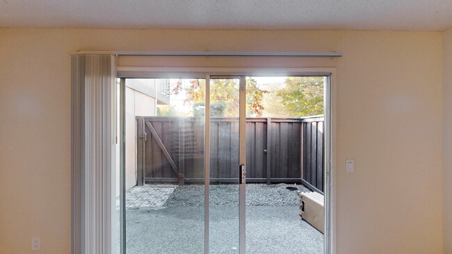 Building Photo - 883 Broadway