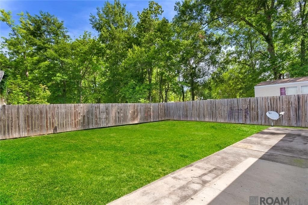 Building Photo - 412 E Beech St