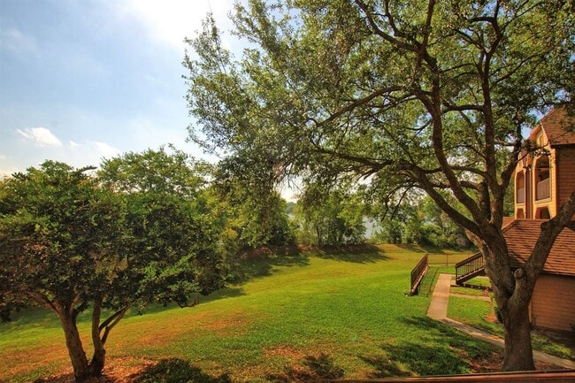 Building Photo - Nice 1 bed/ 1 bath second-floor condo at Lakewood Park Condominium