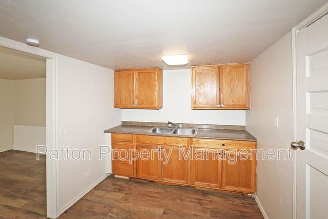 Building Photo - 4240 SW 10th Ave