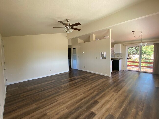 Building Photo - Private, Gated and Views -2 Bdm 2 Bath Gra...