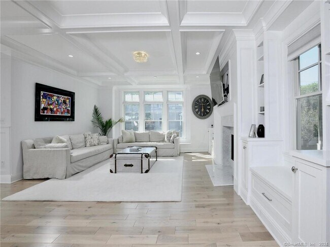 Building Photo - 1 Home Pl