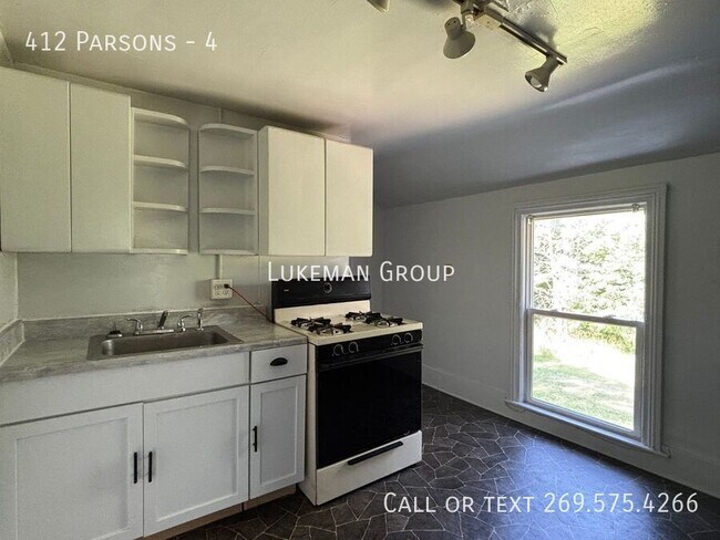 Building Photo - 412 Parsons-4