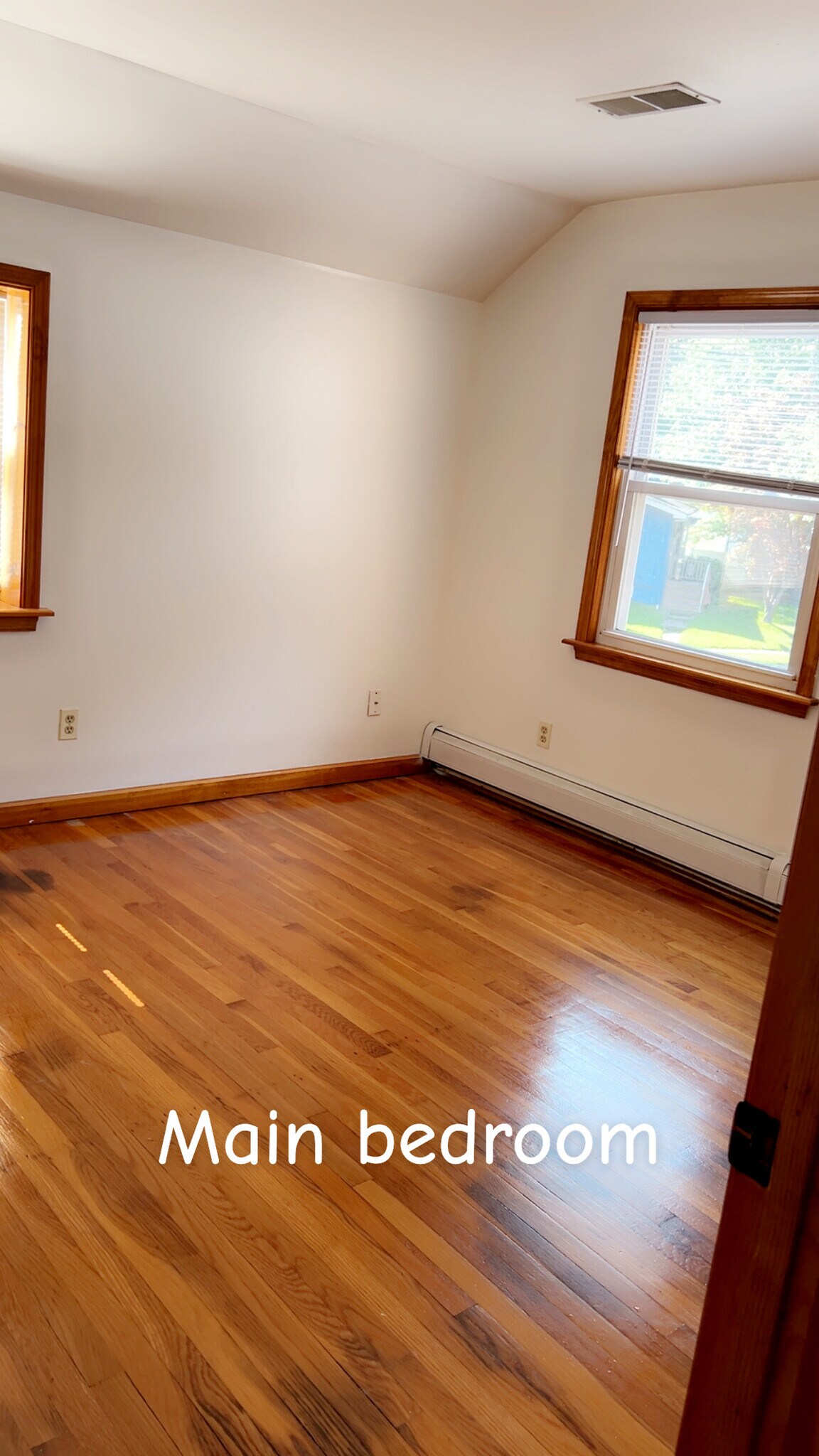 Building Photo - 557 Linden Ave