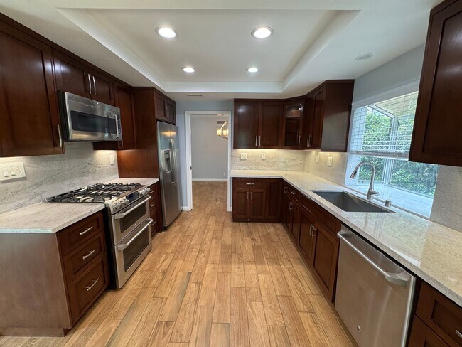 Building Photo - Agoura Hills Gem with Private Yard & HOA Pool
