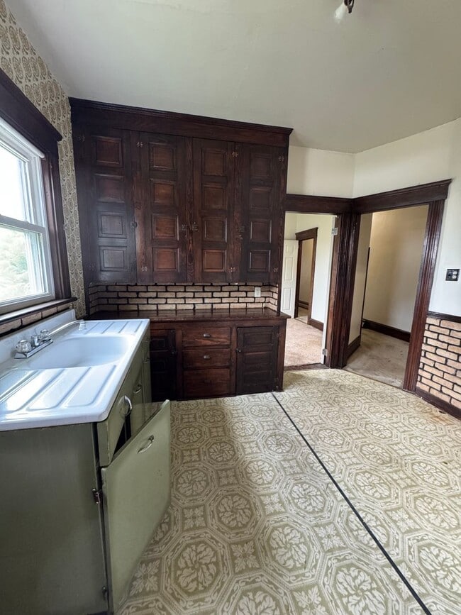 Building Photo - ?No Security Deposit?2 bedroom available in Kingston!