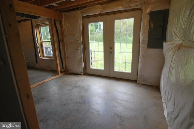 Building Photo - 10266 Hume Rd