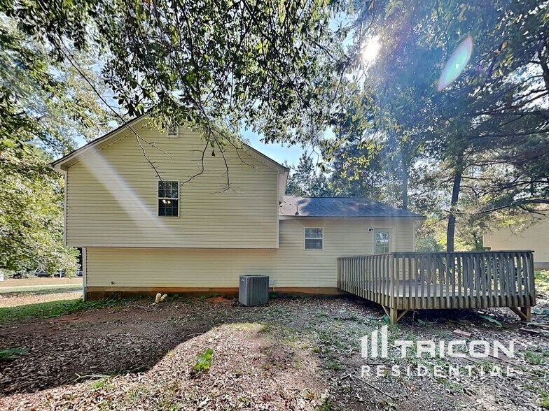 Building Photo - 120 Country Cottage Cir