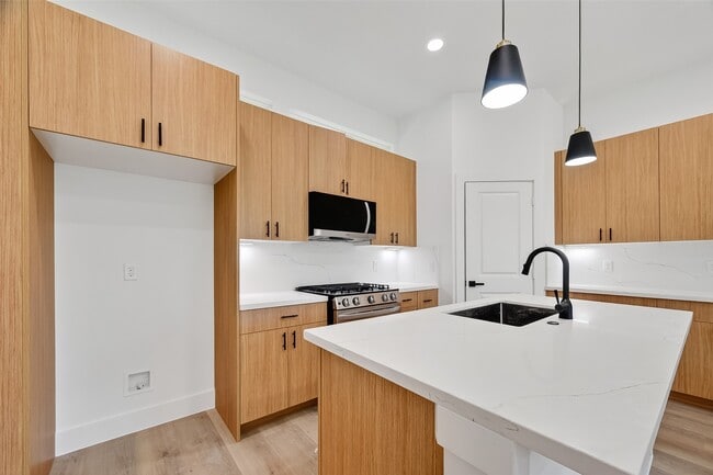 Building Photo - 3319 Nettleton St