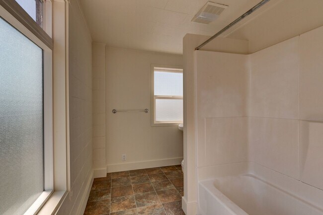 Building Photo - 645 SE Fidalgo Ave