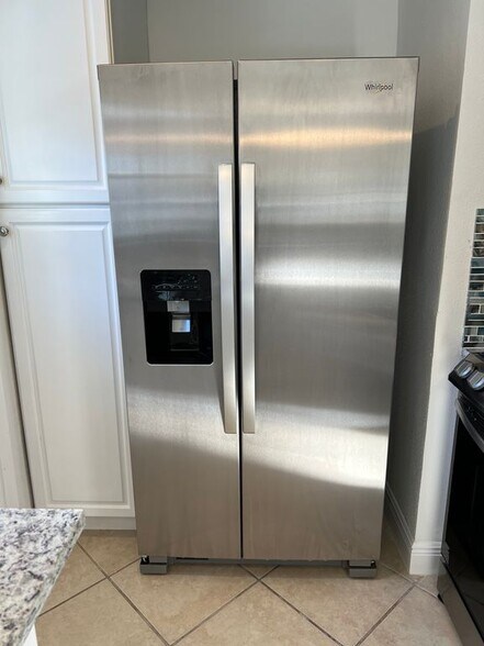 Building Photo - 710 Bayou Ave