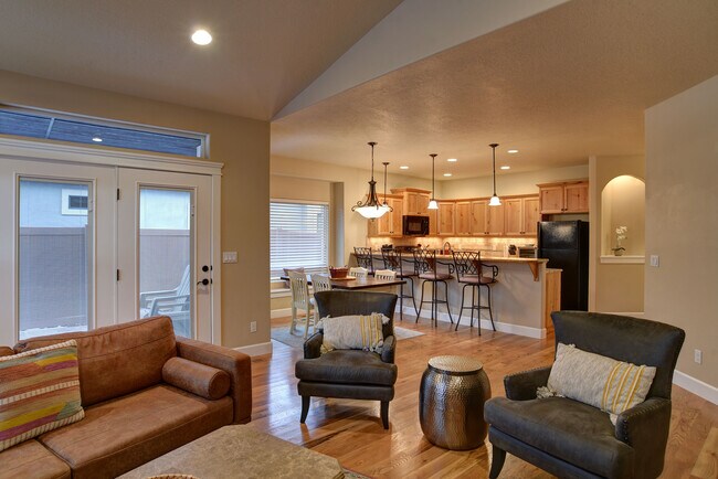 Building Photo - 5901 N Beaham Ave