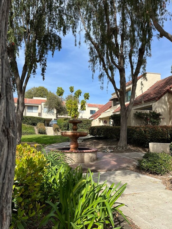 Building Photo - BEAUTIFULLY UPGRADED 1 STORY CONDO