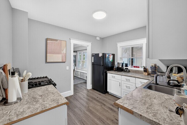 Building Photo - 2148 Bunts Rd