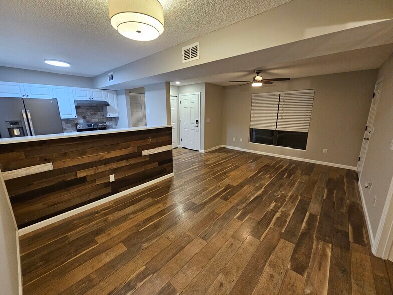 Building Photo - 455 Alt 19 S