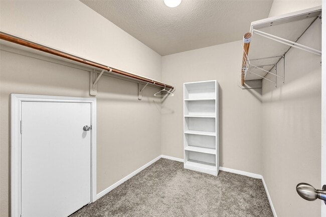 Building Photo - 3007 Apple Dale Dr