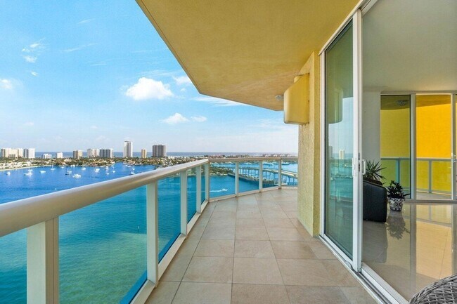 Building Photo - 2650 Lake Shore Dr