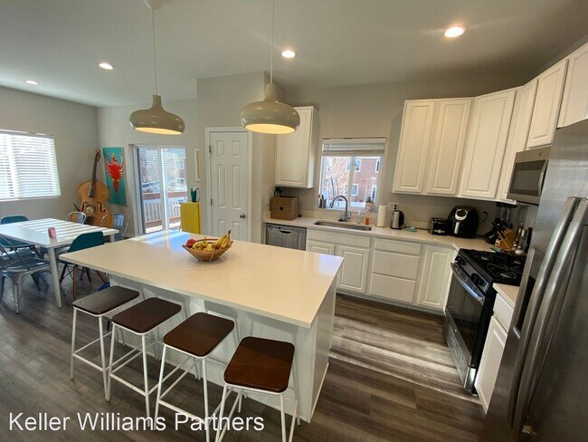 Building Photo - 4 br, 3 bath House - 4186 Orchid St