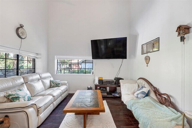 Building Photo - 13392 Southshore Dr