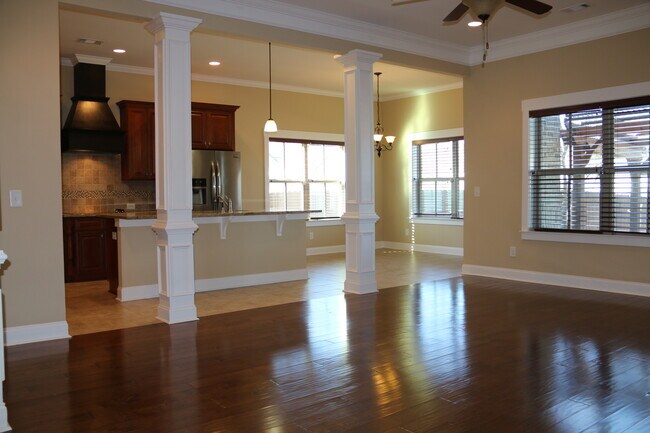Building Photo - Executive Rental in Cypress Point S/D