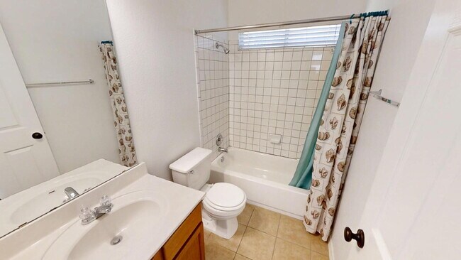 Building Photo - "Spacious 5-Bedroom Oasis with Pool on Gri...