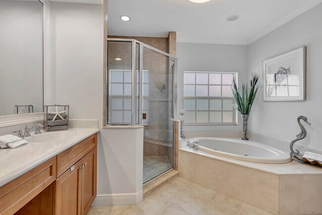 Building Photo - 5585 NE Trieste Way