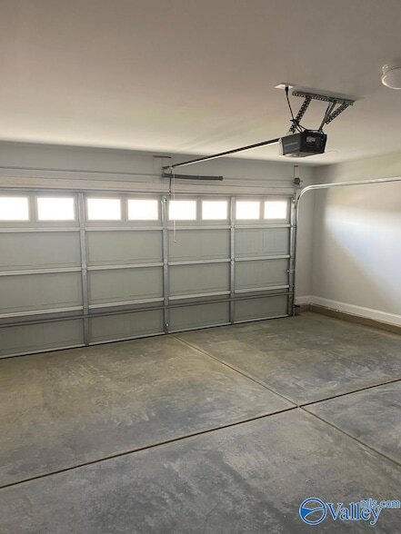 Building Photo - 121 Sorrelweed Dr