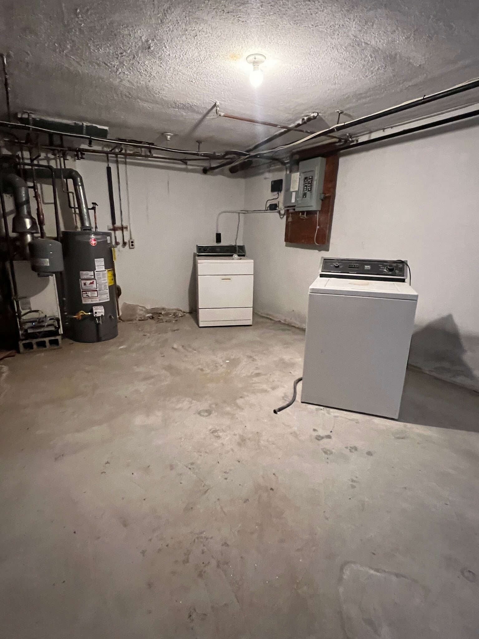 Building Photo - 42 Pond St