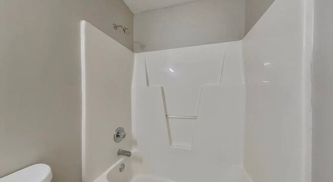 Building Photo - Chic & Comfortable 3-Bedroom Property Ready to Move In