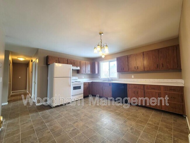 Building Photo - 509 N 16th Ave